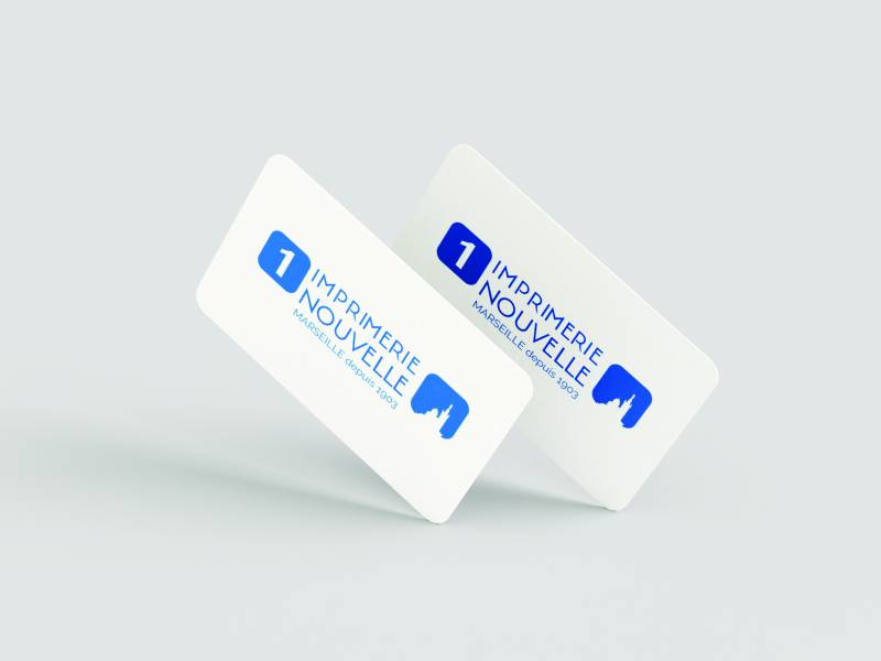 Impression de précision pour cartes NFC haut de gamme réalisées dans notre atelier à Marseille.