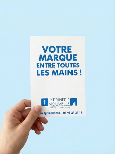 Impression haute définition de flyers publicitaires pour une campagne de communication percutante à Marseille 13004.