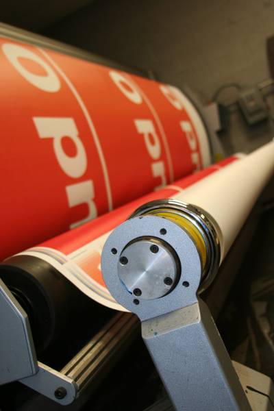 Machine d'impression numérique dernière génération pour une personnalisation textile de haute précision au cœur de Marseille.