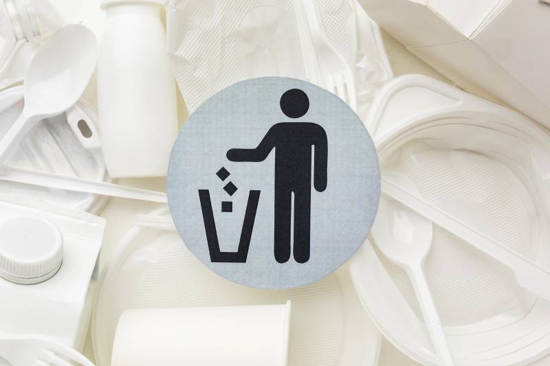 Détail d'une impression haute définition sur carton avec le logo Triman parfaitement lisible, réalisée à Marseille.