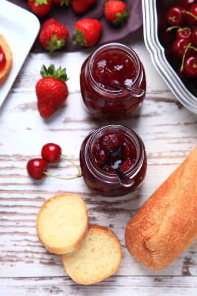 Exemple de format idéal d'étiquette pour un pot de confiture 370 ml réalisé avec soin à Marseille.